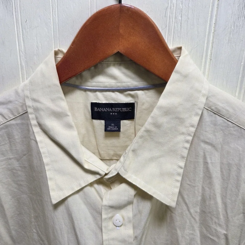 Banana Republic Shirt Mens XL Beige Solid Long Sleeve Pockets Button Up Casual